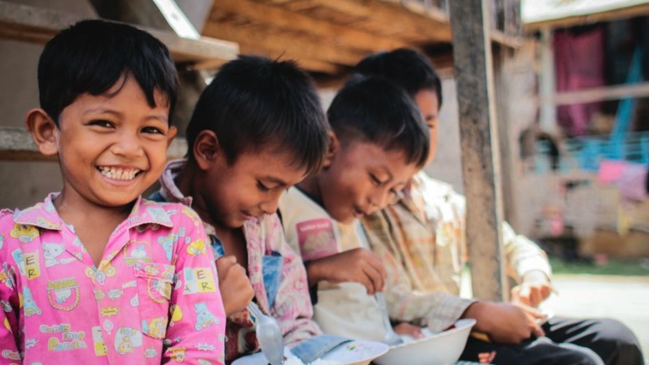 Diaporama - Collaborer avec le gouvernement local pour mettre fin à la défécation à l'aire libre au Cambodge